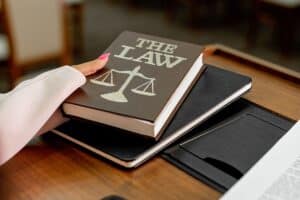 Как написать реферат по праву